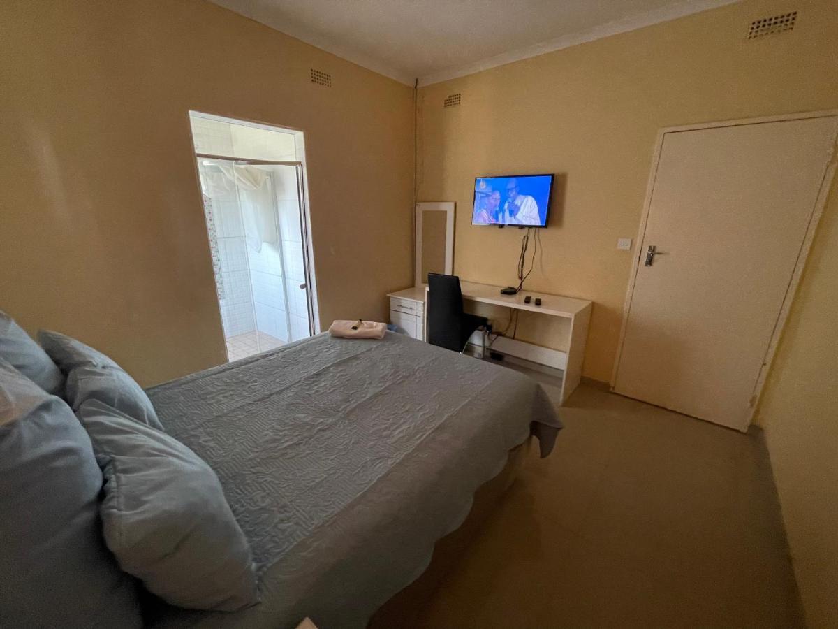 The Hawks Bed And Breakfast Harare Esterno foto