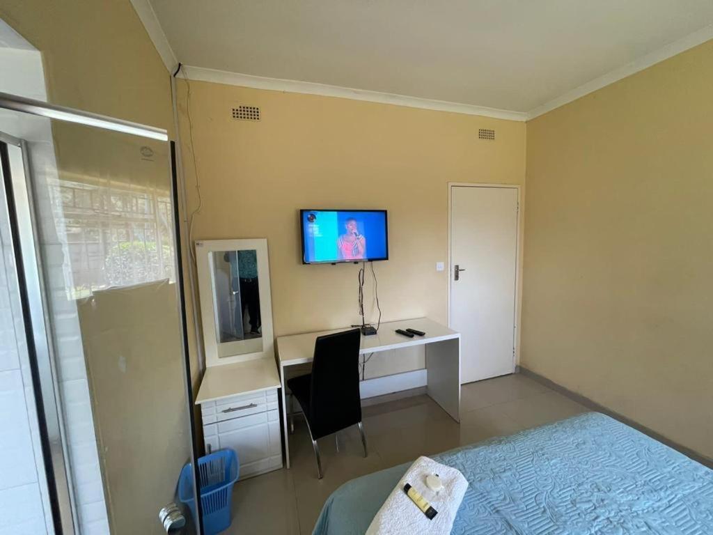 The Hawks Bed And Breakfast Harare Esterno foto