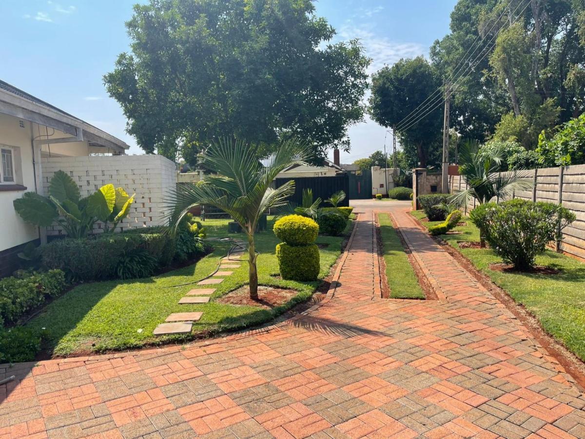 The Hawks Bed And Breakfast Harare Esterno foto